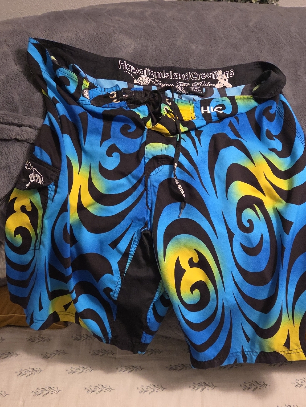 Hawaiian Island Creations Men's Blue & Yellow Swirl Board Shorts
